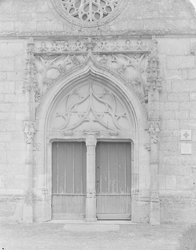 Le portail de l'église.