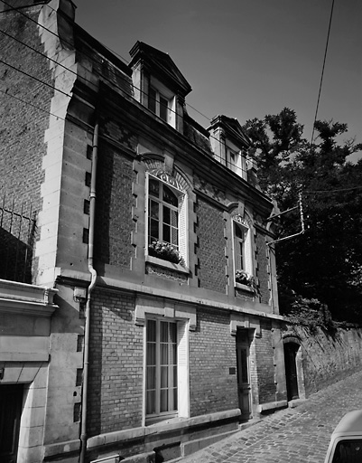 Vue d'ensemble depuis la rue.