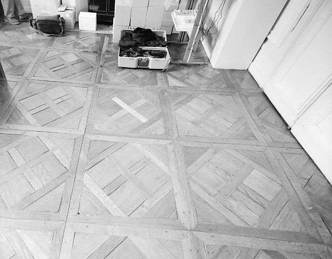 Parquet d'une pièce au rez-de-chaussée du corps central.