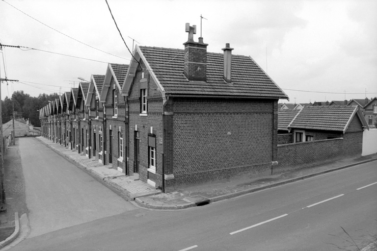 Logements d'ouvriers, rue Victor Hugo, vue générale.