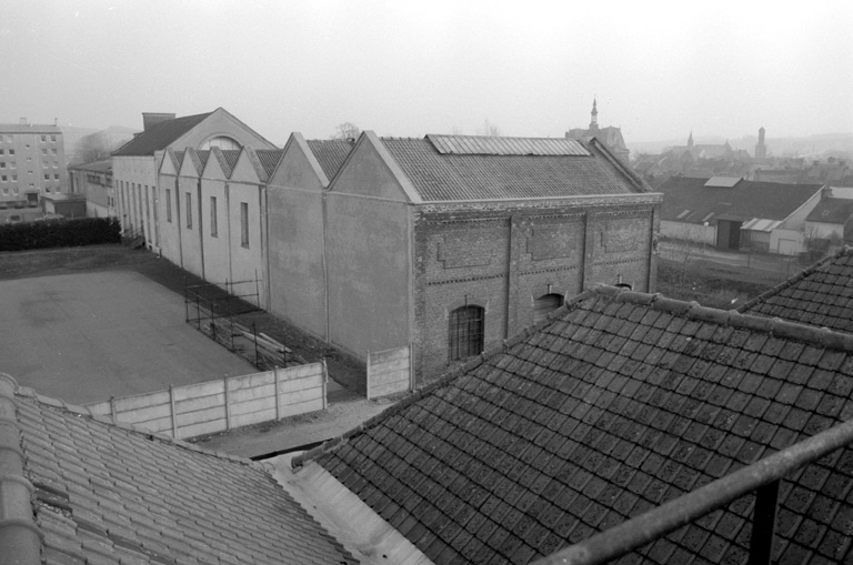 Vue générale des ateliers de fabrication et de la chaufferie, flanc nord.