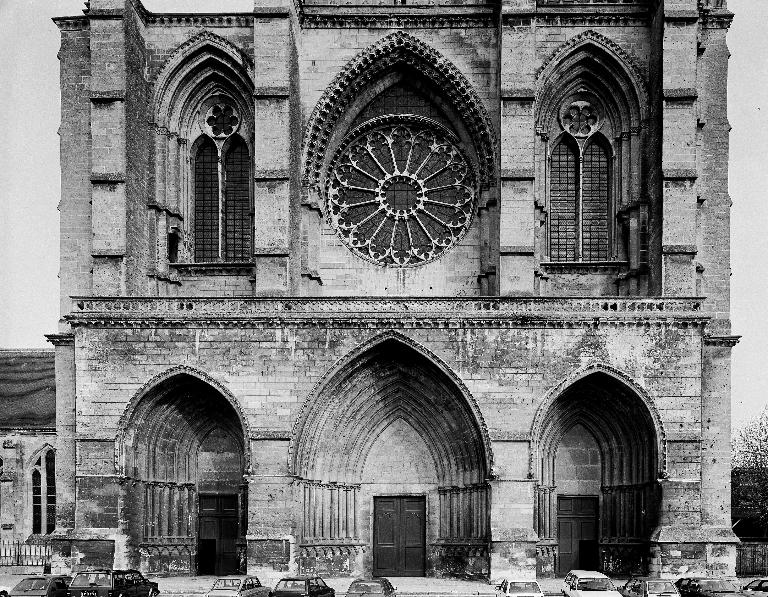 Façade occidentale : vue de la partie inférieure.