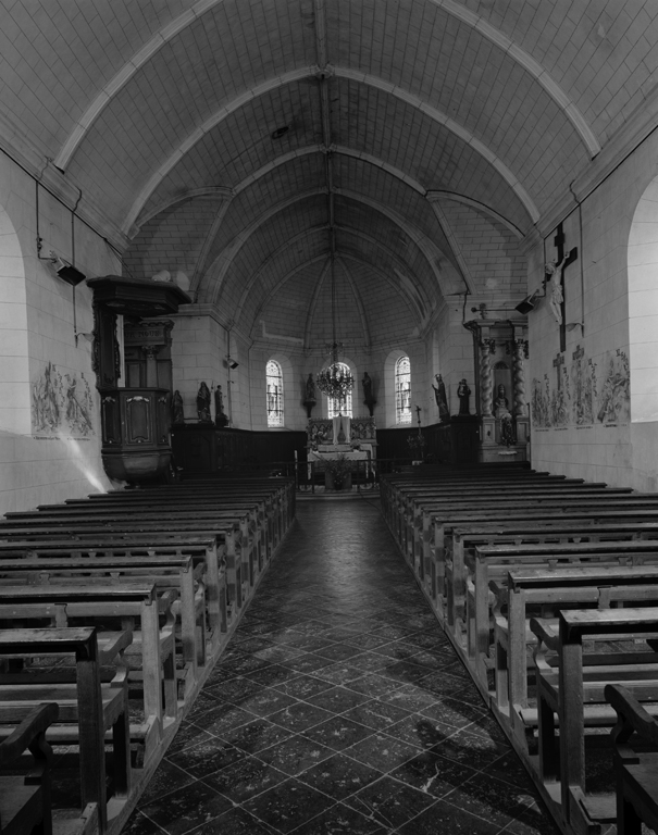 Vue intérieure, vers le choeur. ; Vue intérieure, vers le choeur.