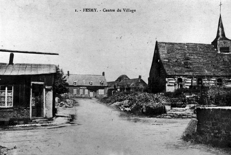 Ancienne église et centre du village depuis la rue du Poncelet, vers 1920 (coll. part.).