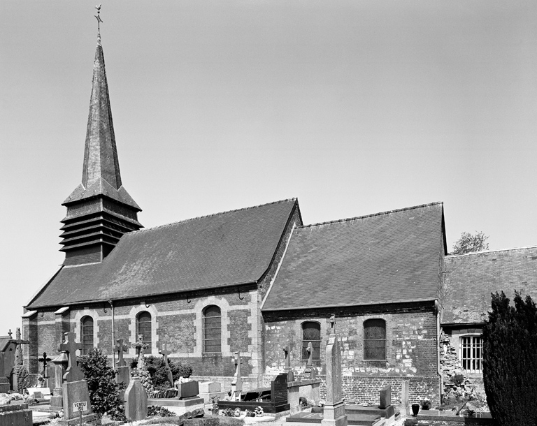 Eglise Saint-Vinoc. ; Vue de l'élévation sud de la nef et du choeur, depuis le sud-est.