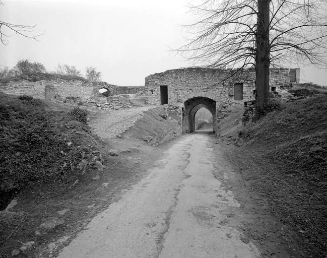 Le revers de la porte Saint Jean.