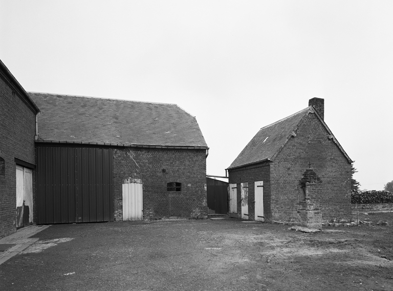 Bâtiments agricoles (grange et étables).