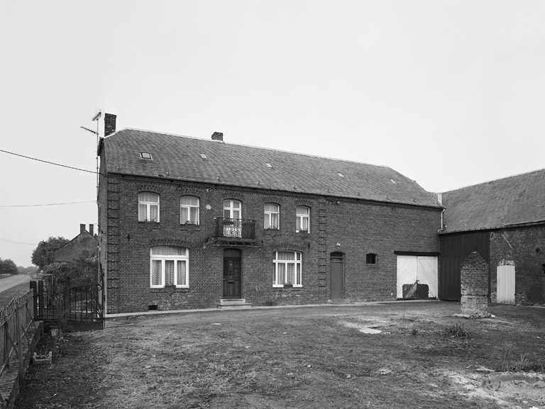 Fesmy-le-Sart, ancienne ferme (étudiée), la Culbute. ; Logis et étable attenante.