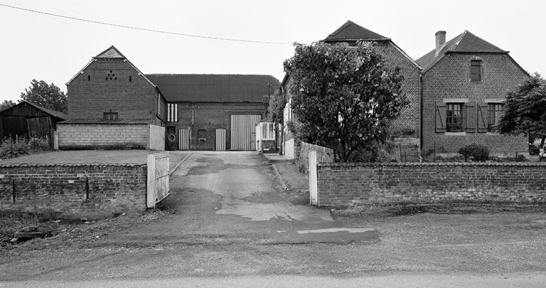 Barzy-en-Thiérache, ferme (étudiée), 26 Grande-Rue. ; Vue générale nord.