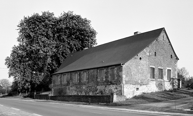 Bergues-sur-Sambre, ferme (étudiée), 27 rue du Général-de-Gaulle. ; Le logis, depuis le nord-ouest.