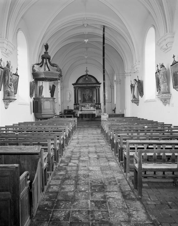 Vue intérieure vers le choeur.