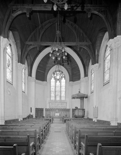 Vue intérieure, de l'entrée vers le choeur.