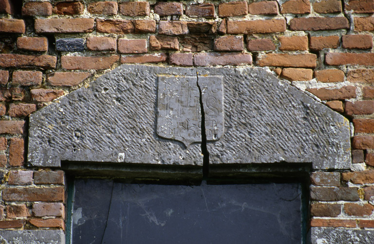 Barzy-en-Thiérache, ferme (repérée), 38 Grande-Rue : linteau de la porte du logis portant la date 1686.