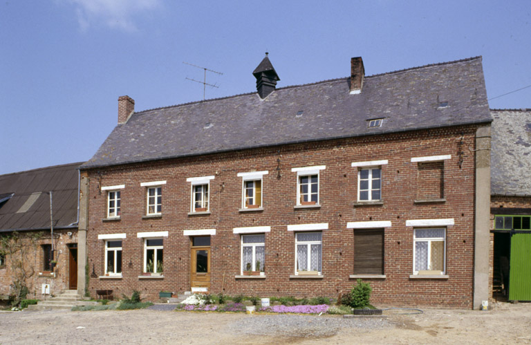 Vue générale de la façade du logis.