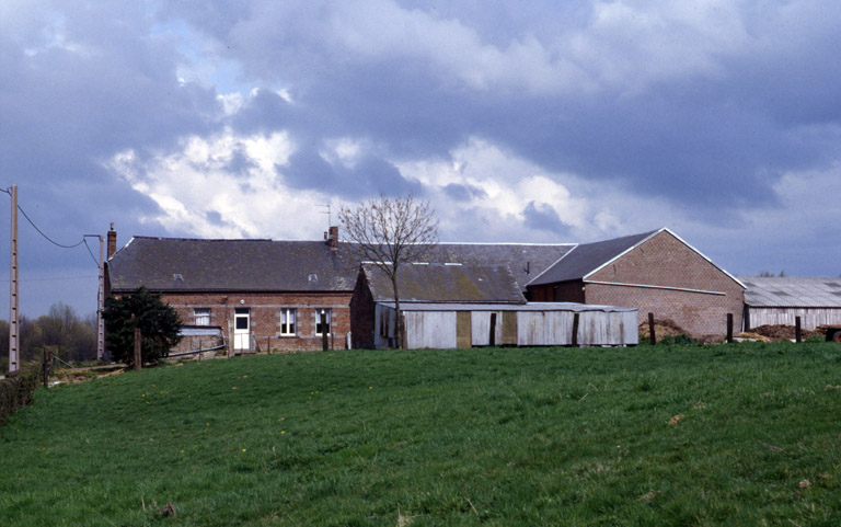 Fesmy-le-Sart, ferme (repérée), le Sart, rue de Saint-Pierre : vue générale depuis l'ouest.