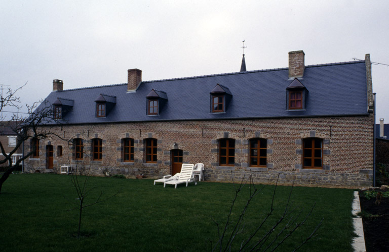 Le Sart, 31 Grande-Rue, ancien presbytère. ; Vue générale.