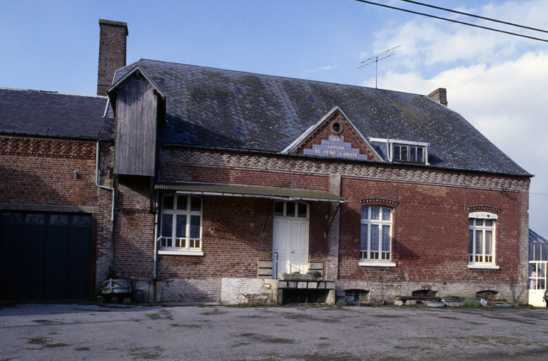 15 rue de la Laiterie : laiterie de Fesmy-l'Abbaye (non étudiée) : vue de la façade datée 1901.