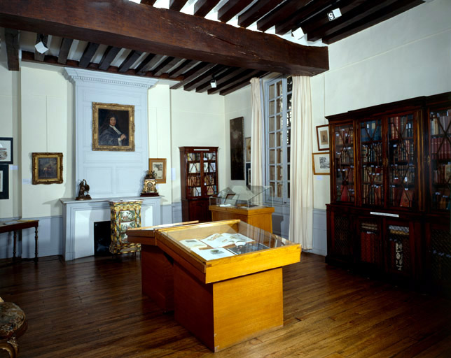 Vue d'ensemble d'une salle consacrée au 19e siècle.