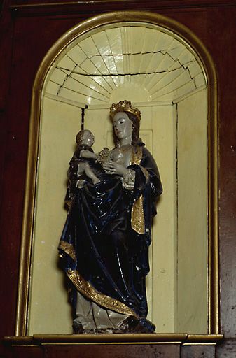 Vue d'ensemble de la statue, en calcaire, datant du 16e siècle.