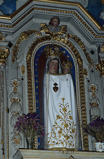 Vue d'ensemble de la statue, en calcaire, datant de la 2e moitié du 14e siècle.