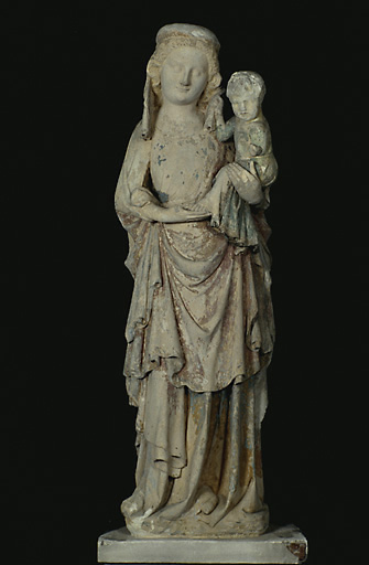Vue d'ensemble de la statue en calcaire, datant du 2e quart du 14e siècle. - © Inventaire général, ADAGP