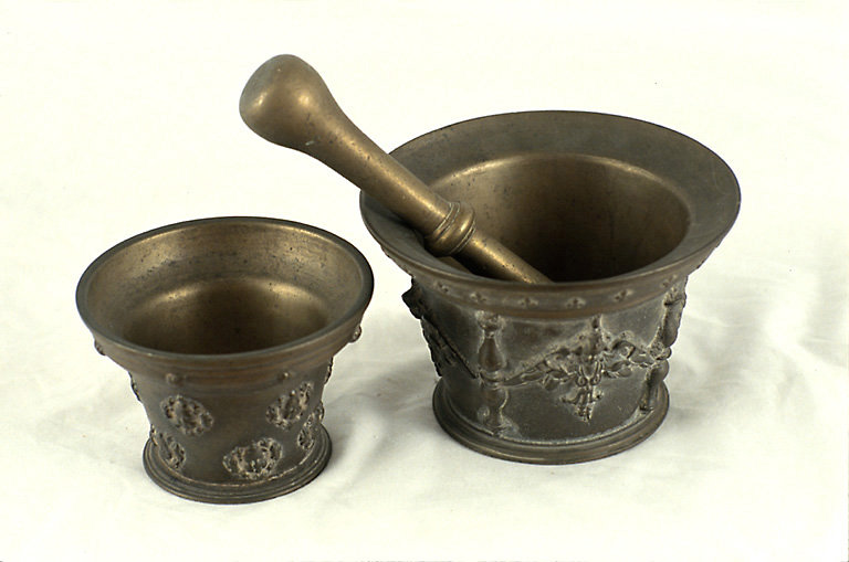 Vue d'ensemble des mortiers en bronze, datant du 17e siècle. - © Inventaire général, ADAGP