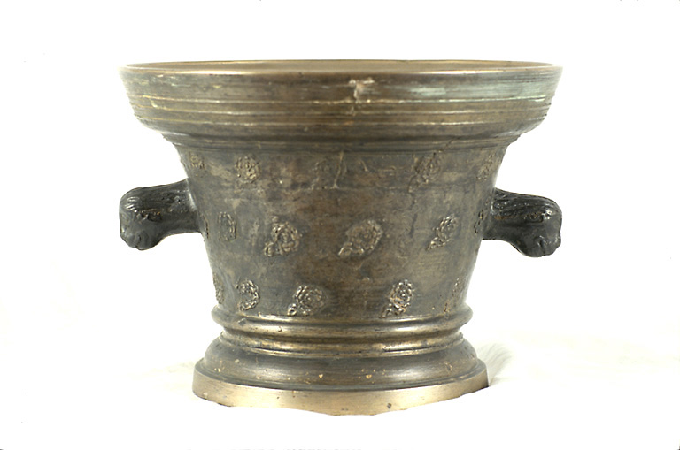 Vue d'ensemble du mortier en bronze datant du 17e siècle. - © Inventaire général, ADAGP