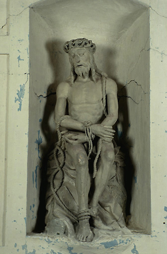 Vue d'ensemble de la statue en calcaire, datant de la 2e moitié du 16e siècle.