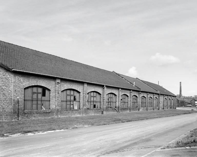 Vue extérieure d'un des bâtiments industriels.