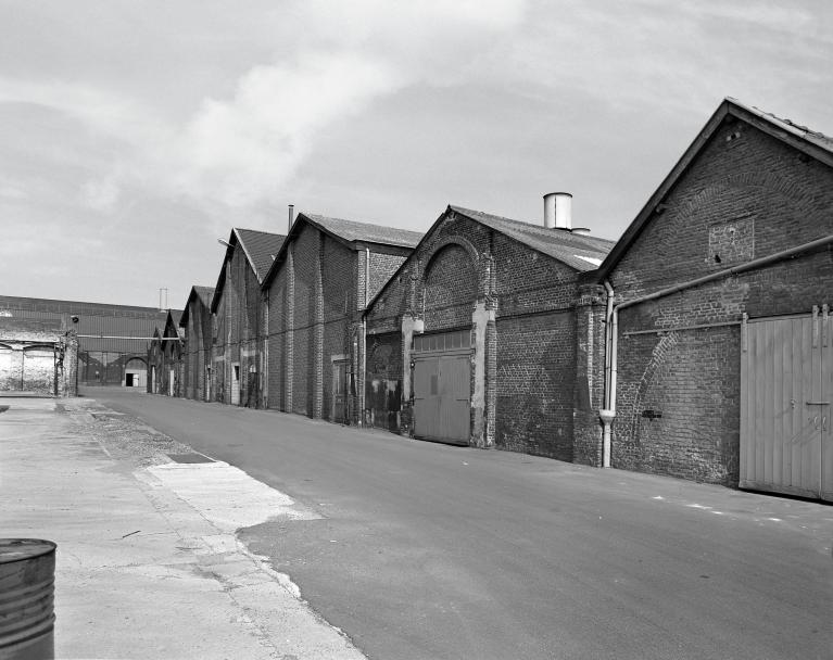 Vue extérieure des bâtiments industriels.