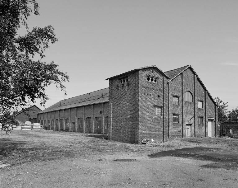 Vue extérieure d'un des bâtiments industriels.