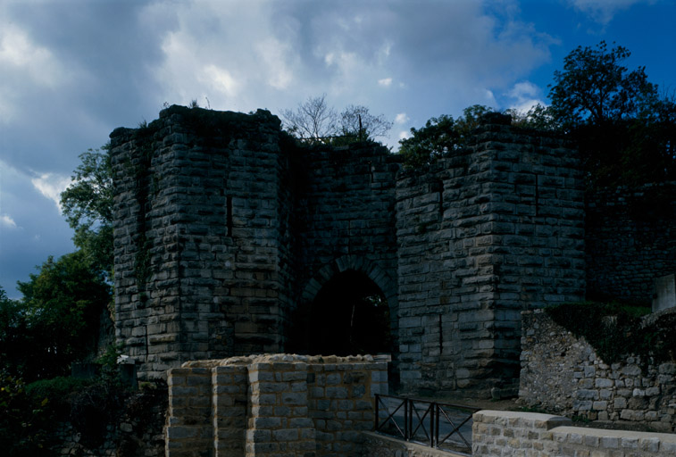 Vue d'ensemble de la porte Saint Jean.