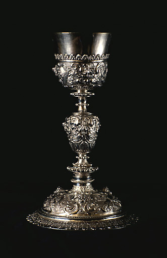 Vue d'ensemble du calice en argent exécuté vers 1640.