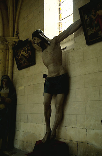 Vue de la statue du Christ en croix.