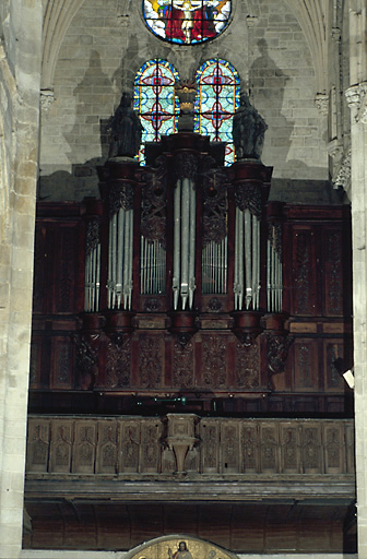 Vue d'ensemble de la tribune datant du 1er quart du 16e siècle et du buffet d'orgue datant du 2e quart du 17e siècle.