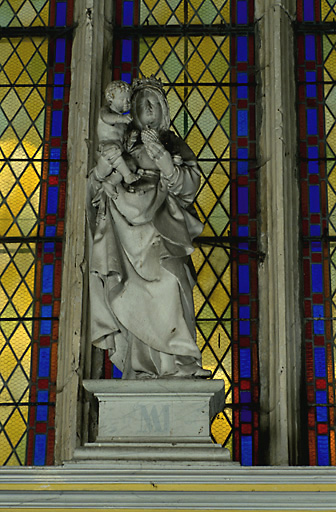 Vue d'ensemble de la statue en bois datant du 16e siècle.