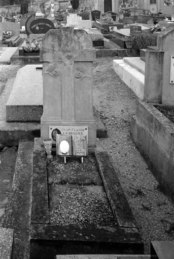 Vue d'ensemble de la tombe de Jean Claude Lemoine.