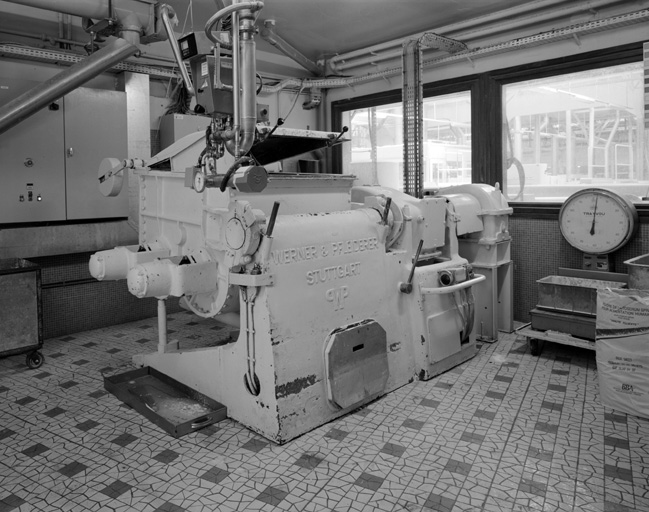 Machine à pétrir (pétrin)