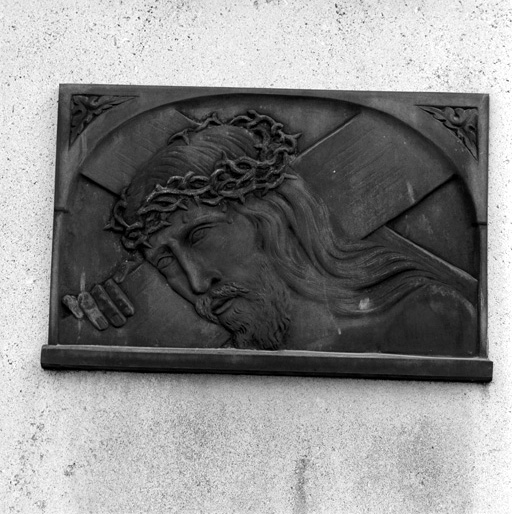 Détail d'un des bas-reliefs de la tombe Raulin.