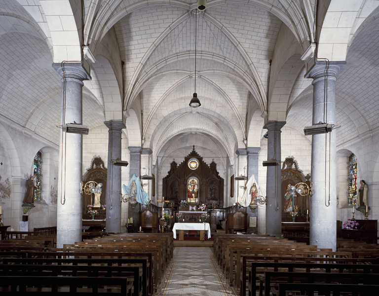 Vue intérieure vers le choeur. ; Vue intérieure vers le choeur.