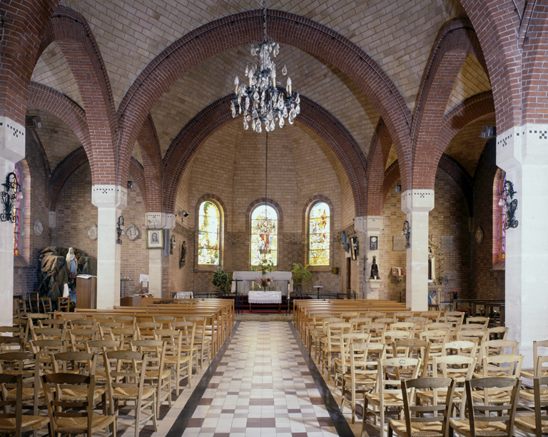 Vue intérieure, vers le choeur. ; Vue intérieure, vers le choeur.