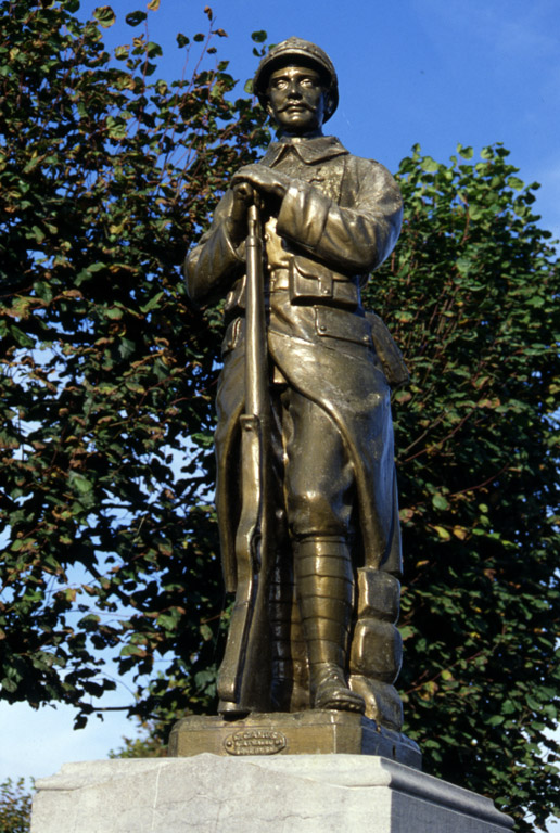 Monument aux morts : détail du Poilu.