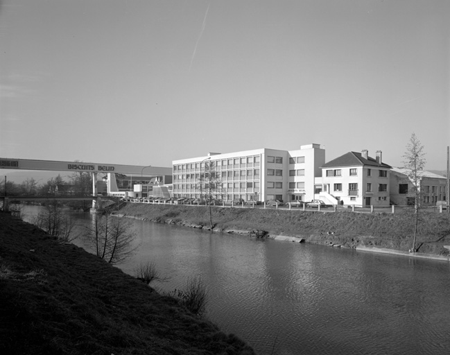 Vue de l'usine du côté de la Fausse Marne.