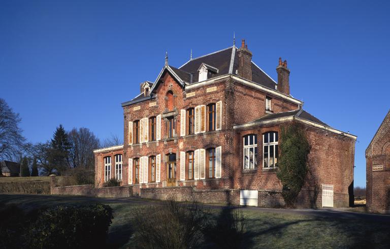 Leschelle. La mairie. ; L'ancienne école primaire de Leschelle. ; Vue générale.