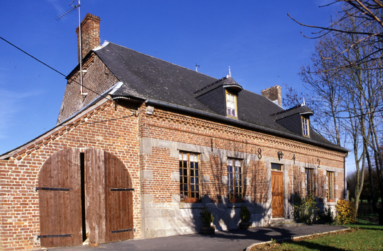 Dorengt, ferme (étudiée), Le Petit Dorengt, 4 rue du Moulin-Lavaqueresse. ; Vue générale du logis.