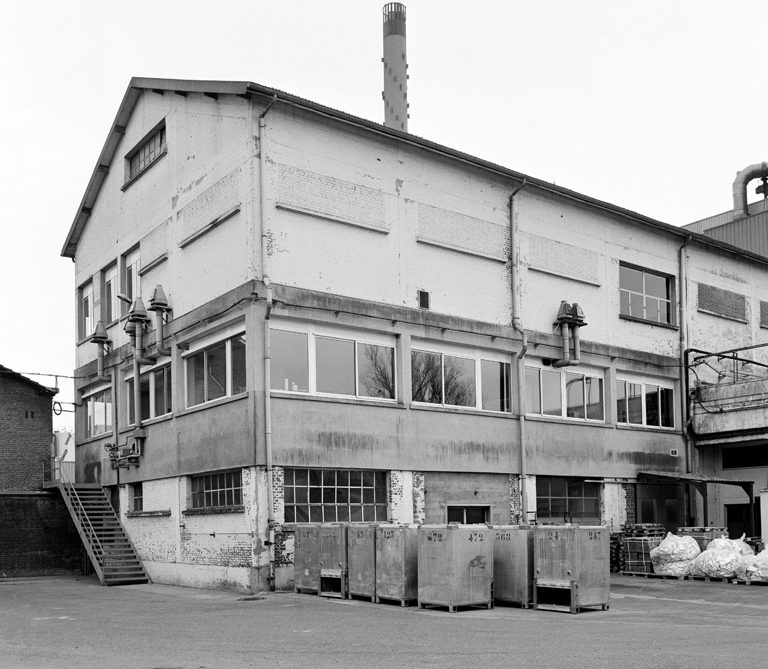 Vue partielle nord du laboratoire précédemment occupé par l'atelier de fabrication de biberons prêts à l'emploi.