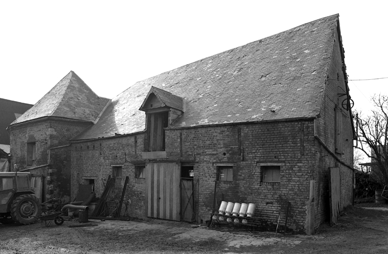 Etable, à l'ouest de la cour.