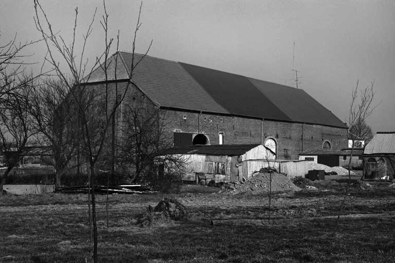 Vue générale sud de la grange.