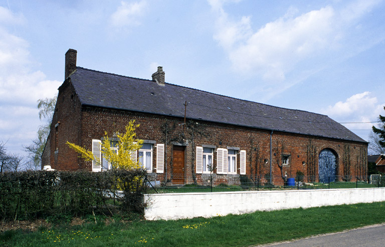 Le Nouvion-en-Thiérache. Ferme (étudiée) au Moulin à Vent. ; Vue générale.