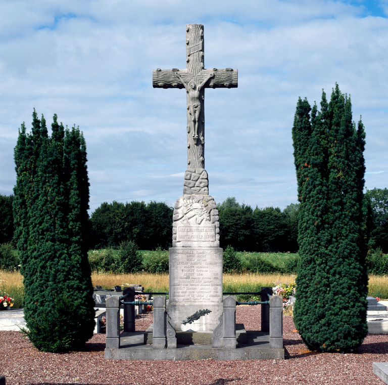 Monument aux morts paroissial de la guerre 1914-1918, entre 1920 et 1921 par Coulon, marbrier au Nouvion-en-Thiérache. ; Barzy-en-Thiérache (rue Neuve) : monument aux morts, entre 1920 et 1921 par Coulon, marbrier au Nouvion-en-Thiérache.